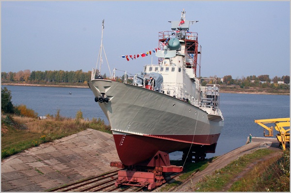 Chiếc tàu Molnya đầu tiên thuộc đề án 1241.8 của Hải quân nhân dân Việt Nam chuẩn bị được hạ thuỷ tại nhà máy.