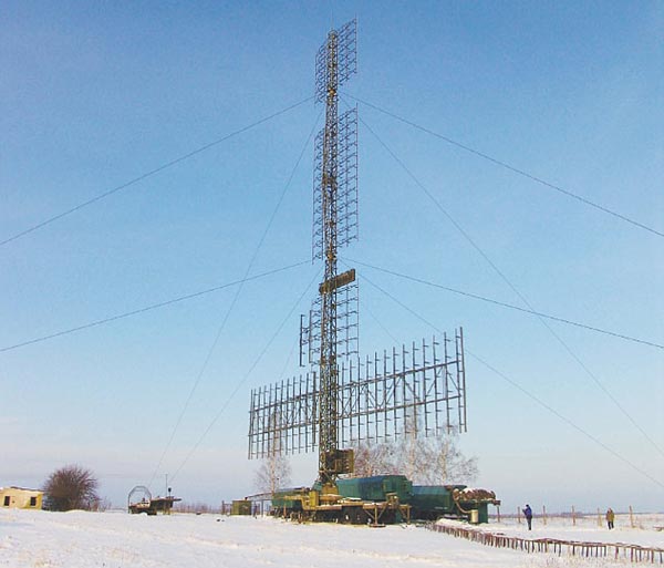 Đài radar trinh sát tối tân 55Zh6UE Nebo-UE. Đây là loại radar mạng pha kỹ thuật số 3 tọa độ. Trên thế giới không có loại radar nào có tính năng tương tự như Nebo-UE, tầm phát hiện mục tiêu 400 km, tầm cao tối đa 65 km, số lượng mục tiêu theo dõi cùng lúc lên đến 100 mục tiêu.