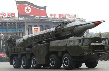 Xe chở tên lửa Nodong trong một buổi lễ duyệt binh của Triều Tiên. Ảnh: Eastasiaintel.com