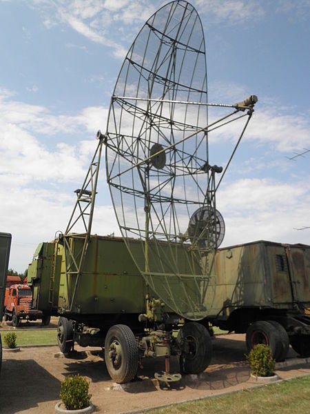 
	Trong giai đoạn đầu, sản phẩm chủ lực của ISKRA là đài đo cao PRV-11, đây là đài radar sử dụng trong hệ thống phòng không S-75 (hay còn được gọi là SAM-2). Trong trận &quot;Điện Biên Phủ&quot; trên không, các đài PRV-11 kết hợp cùng với đài P-35 phát hiện sớm máy bay B-52 trong tình hình nhiễu nặng để báo về cho các lực lượng bảo vệ Hà Nội