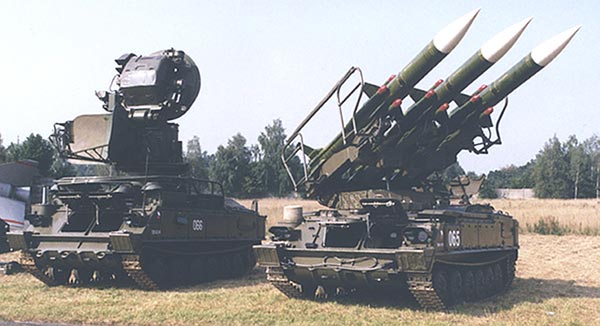 Xe phóng và xe radar điều khiển hỏa lực của hệ thống phòng không tầm trung di động Sa-6.
