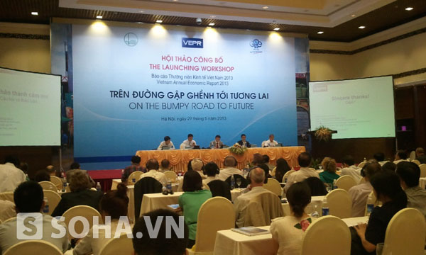 Buổi lễ công bố báo cáo thường niên kinh tế Việt Nam 2013 