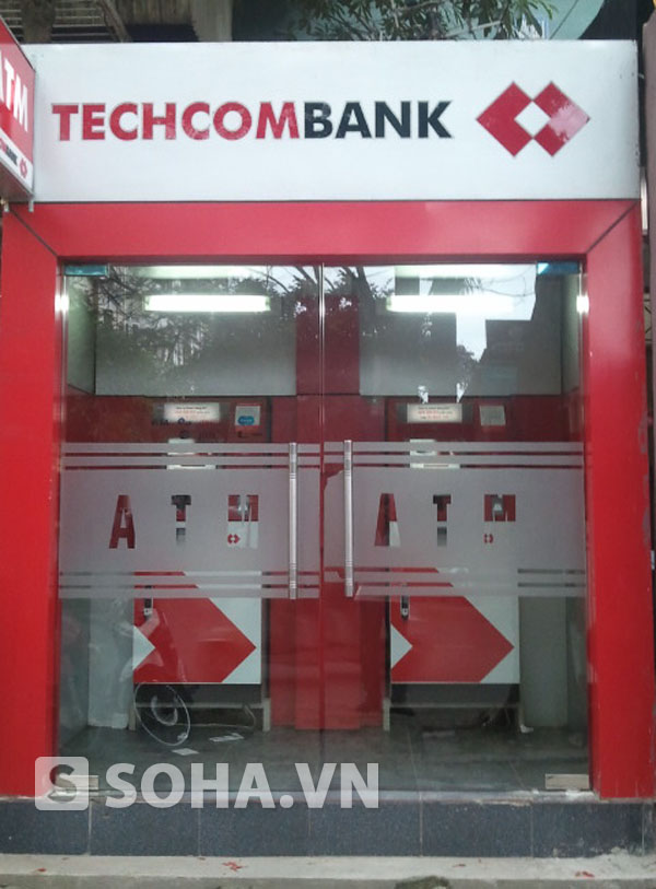 Cây ATM của Techcombank tại khu vực làng sinh viên Hacinco được Ngân hàng cho rằng là nơi chị B, đã thực hiện giao dịch, rút 2 triệu đồng.