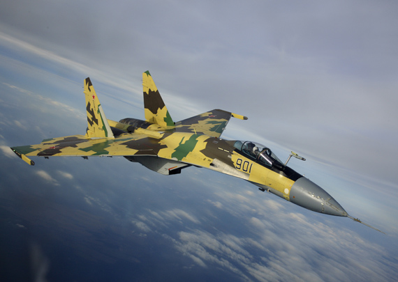 
	Máy bay chiến đấu siêu cơ động Su-35.