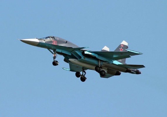 	Su-34 mang số hiệu 30 màu đỏ.