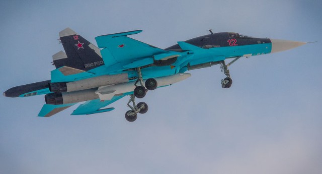 Một chiếc Su-34 được chuyển giao cho Không quân năm 2012