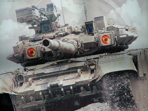 Cận cảnh hệ thống phòng vệ chủ động Shtora-1 trên T-90S một trong những điểm độc đáo mà các xe tăng phương Tây không có được.