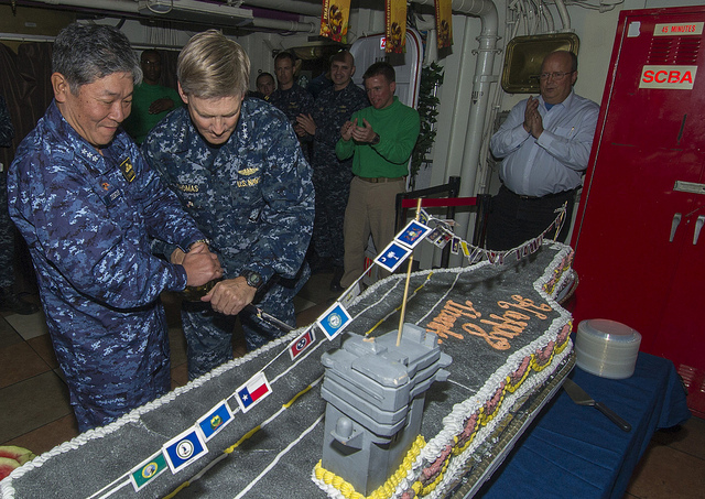 Bên lề cuộc tập trận, Mỹ và Nhật Bản đã cùng tổ chức buổi lễ tạ ơn cho các thuỷ thủ ở trên tàu sân bay USS George Washington