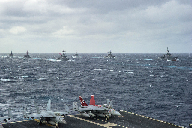 Máy bay F-18 trên tàu sân bay USS George Washington