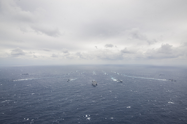 Màn biểu diễn của các tàu tham gia tập trận