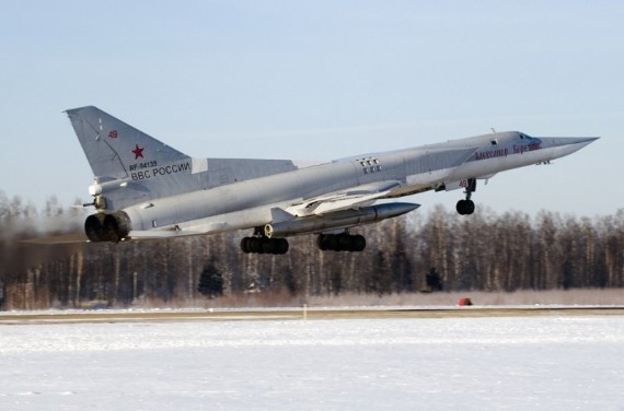 Cận cảnh ‘Sát thủ tàu sân bay’ Tu-22M3 của Không quân Nga