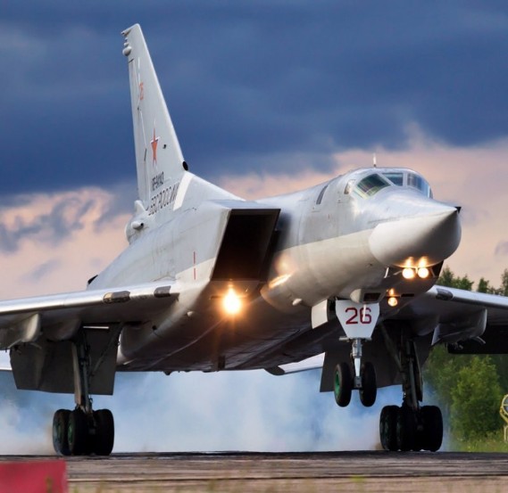 Cận cảnh ‘Sát thủ tàu sân bay’ Tu-22M3 của Không quân Nga