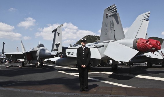 Dạo một vòng trên siêu hàng không mẫu hãm USS George Washington