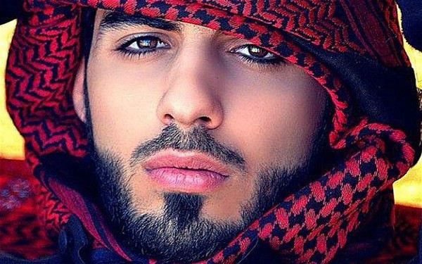 	Trai đẹp bị trục xuất” Omar Borkan Al Gala.