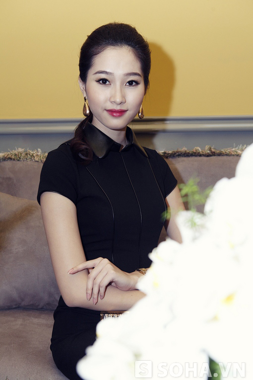 Hoa hậu Thu Thảo gợi cảm cùng sắc đen