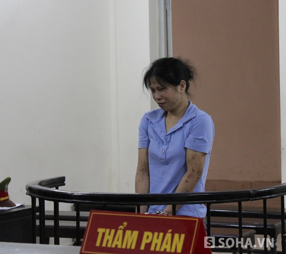 Bị cáo Trịnh Thị Hương tại phiên tòa.