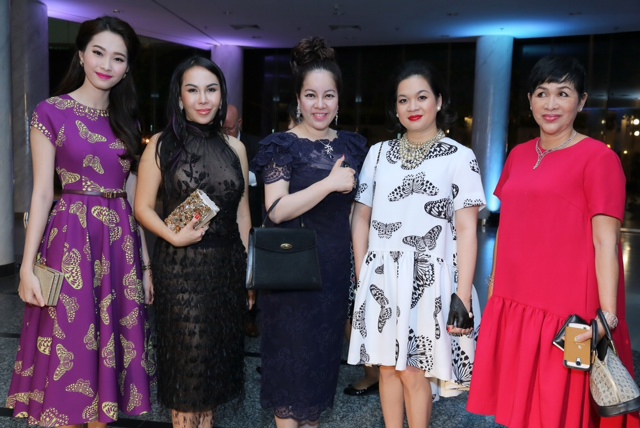  	Hoa hậu Đặng Thu Thảo xinh đẹp và rạng rỡ bên cạnh những doanh nhân nổi tiếng và đam mê thời trang