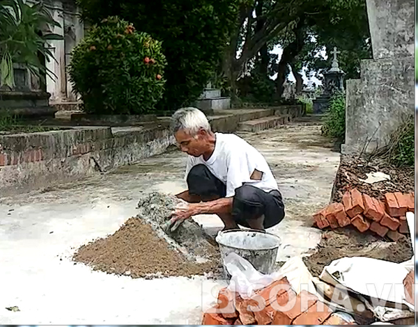 Từ năm đầu, các em được cuốn gói trong từng chiếc tiểu nhỏ, nhưng kinh phí hạn hẹp, mà lại quá nhiều. Sau khi bàn bạc và tìm ra phương án tối ưu, bằng những khoản kinh phí nhỏ của từng cá nhân đóng góp,