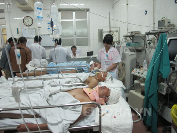 Các công nhân đang nằm tại Bệnh viện Việt Đức