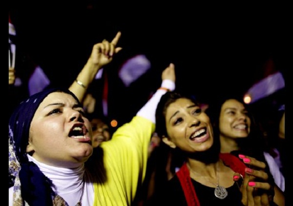 Ai Cập: Pháo hoa rực trời mừng Tổng thống bị lật đổ