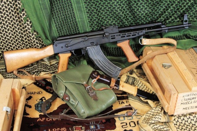  	Khẩu AKM-63 Hungary đầu tiên được sản xuất vào năm 1963. Đây là một trong những biến thể hiếm của AK tại Hoa Kỳ.