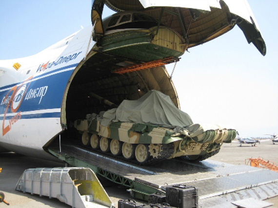 
	T-90S được đưa đến Peru bằng vận tải cơ An-124.