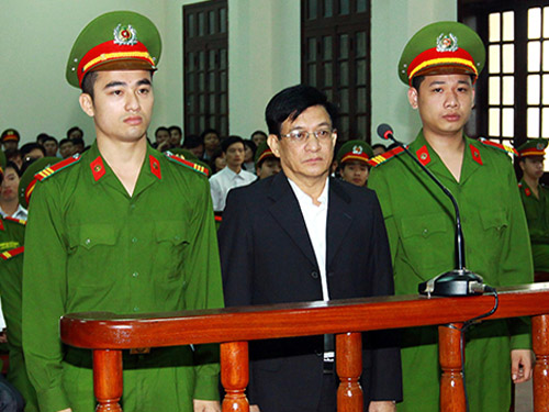 
	Bị cáo Phạm Đăng Hoan trước vành móng ngựa (Ảnh: TTXVN)