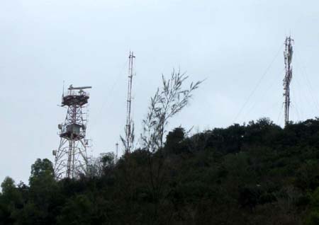 	Một đài radar hải quân trên núi