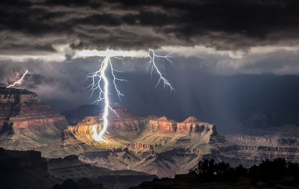 	Hiện tượng đẹp mắt từ hình ảnh sét đánh tại Grand Canyon