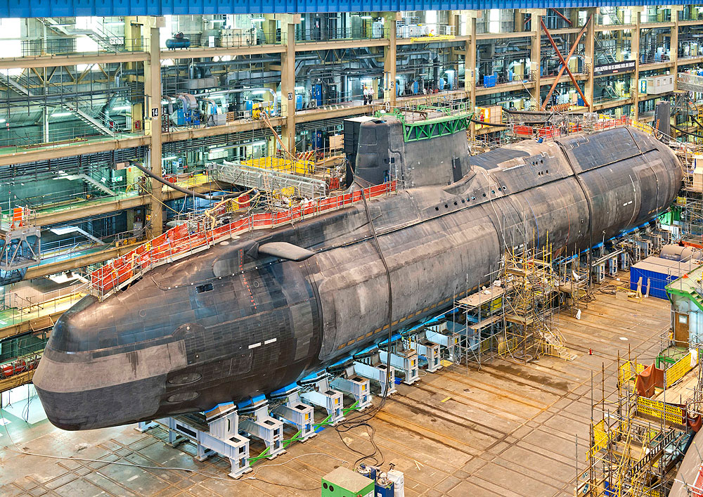 	Artful là tàu ngầm mới nhất trong hạm đội 7 tàu ngầm mới hải quân hoàng	gia Anh đang được cung cấp. Tàu ngầm lớp Astute, trị giá hơn 1,6 tỷ USD	này có khả năng lặn sâu dưới lòng biển trong nhiều tháng.