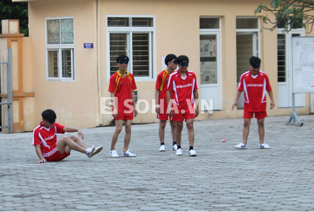 Học sinh trường Nguyễn Đình Chiểu tập luyện chuẩn bị nghênh chiến Arsenal