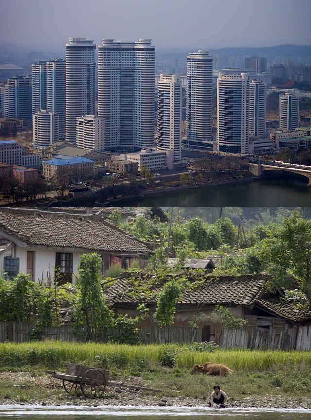  	Ảnh trên: Những toà nhà cao tầng hiện đại nằm bên bờ sông Taedong, Bình Nhưỡng.  	Ảnh dưới: Những ngôi nhà lụp xụp bên bờ sông ở Kaesong.