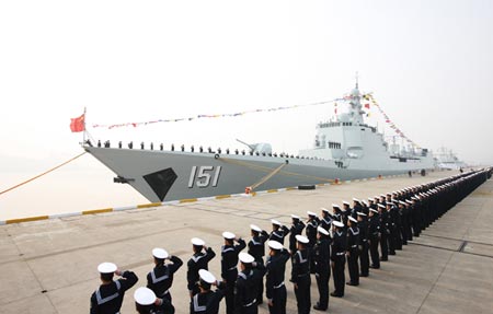 Tàu khu trục Trịnh Châu của Hải quân Trung Quốc.