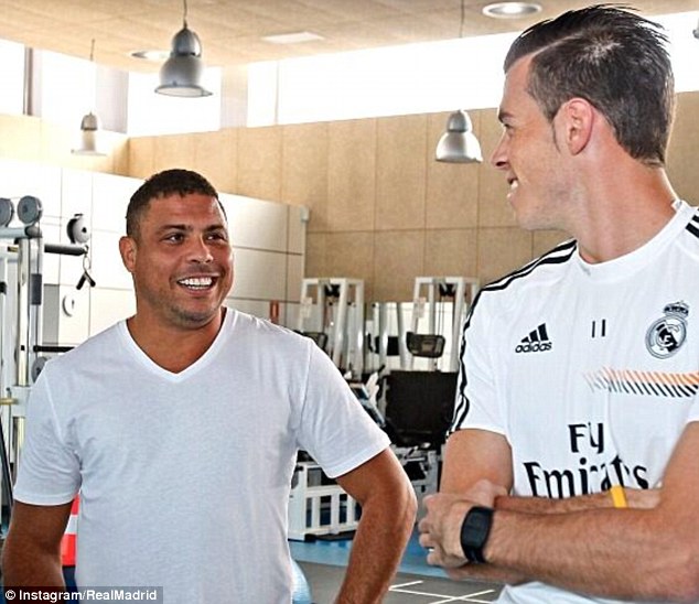  	Ronaldo gặp gỡ Gareth Bale trong phòng tập thể lực của Real