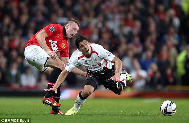 Suarez và Phil Jones: Hai khuôn mặt 