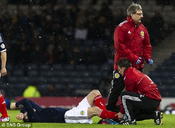 
	Steven Fletcher gặp chấn thương nặng khi mới thi đấu được 2 phút