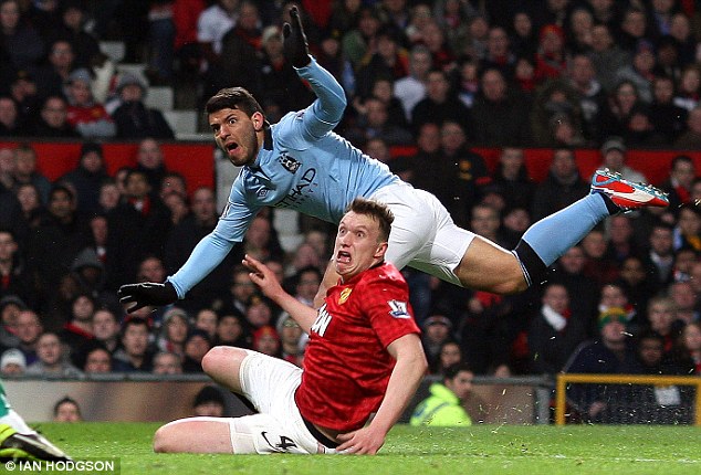  	Những hình ảnh của Phil Jones trong mùa giải trước