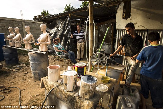  	Những xưởng ma nơ canh đang chuyển mình ở Venezuela