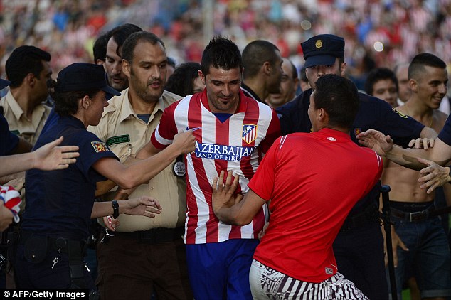 Fan Atletico náo loạn vì David Villa