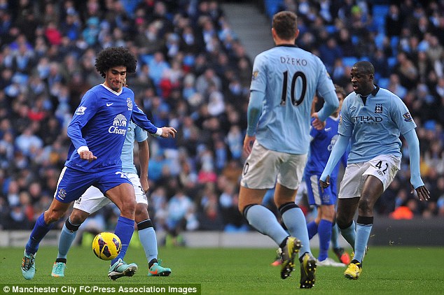 Derby Manchester và cuộc so tài Fellaini vs Toure