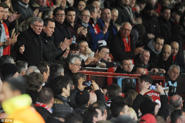 Rooney mất vui trong ngày Man United đại thắng