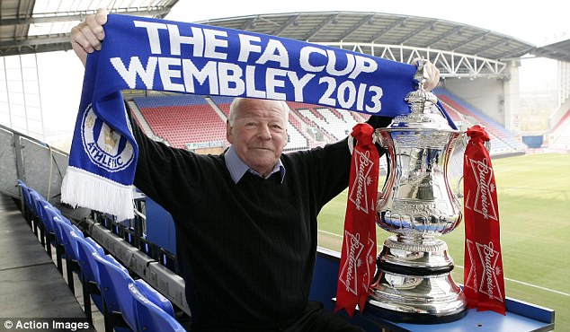 
	Dave Whelan thiếu chút nữa đã trở thành chủ tịch của Man United