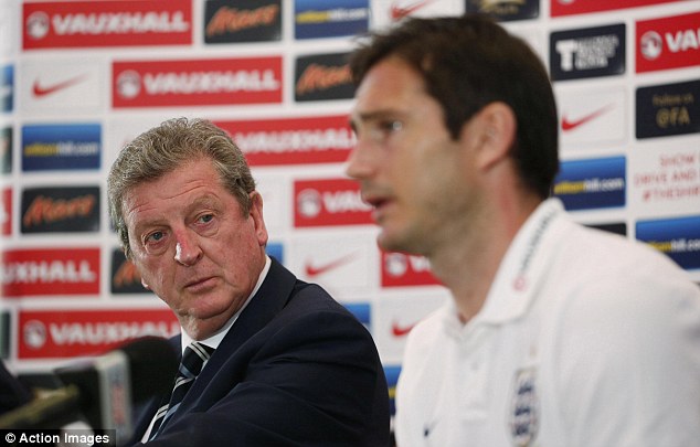 
	HLV Roy Hodgson cùng Lampard trả lời phỏng vấn