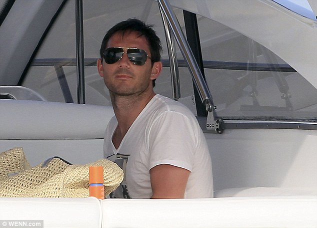 Đi chơi cùng vị hôn thê, Lampard mừng vui ra mặt