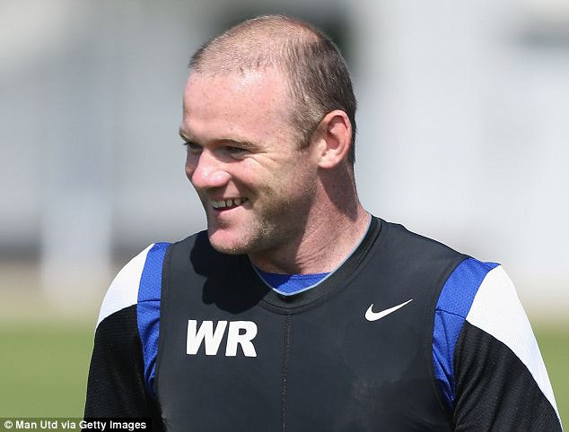 	Rooney nở nụ cười đầy hạnh phúc khí luyện tập cùng các đồng đội ở Man United