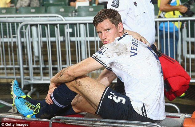 
	Vertonghen gặp phải chấn thương mắt cá và phải nghỉ thi đấu trong khoảng 1 tháng