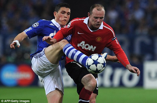 	Ray Wilkins nhận định Rooney sẽ mắc sai lầm nếu nhu quyết định rời Old Trafford