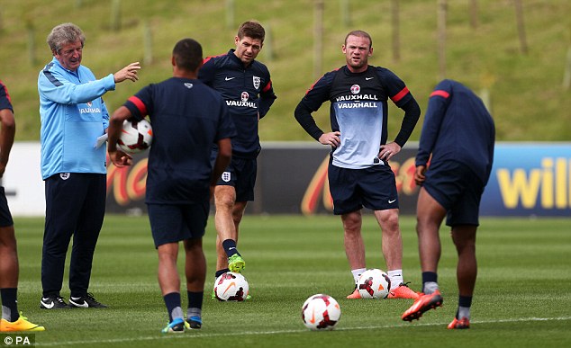 Lên tuyển Anh, Rooney tập luyện như… trâu