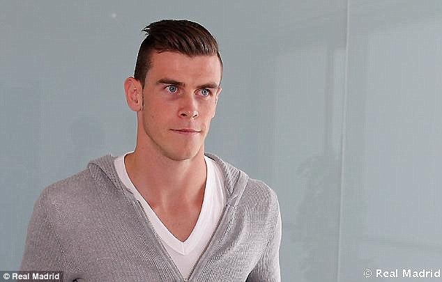 Tay bắt mặt mừng với Ronaldo, Gareth Bale trở lại diện kiến Real