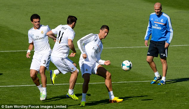 Vào bóng ác ý, Ronaldo tính “triệt hạ” Gareth Bale 
